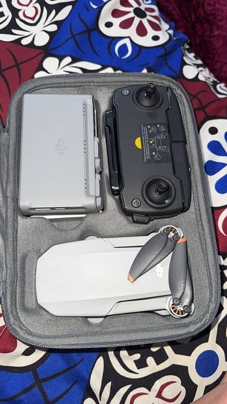 dji mini se new 10/10condition price negotiable 3