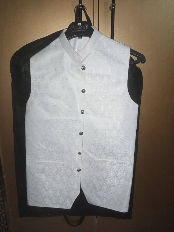 Groom Vase coat for sale 0