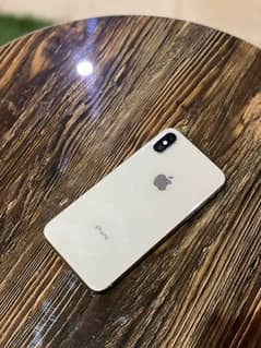 Iphone x in white for sale 30k