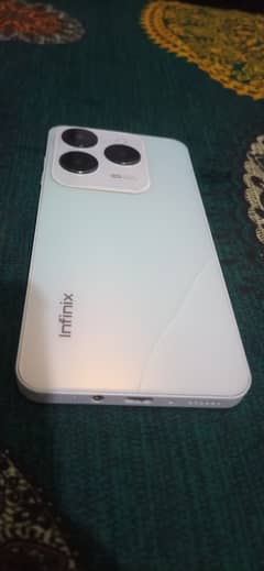 I'm selling my Infinix Hot 40 pro 16 2 56