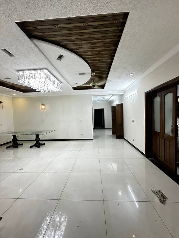 saprate gate 14 marla portion avaliable for rent 0