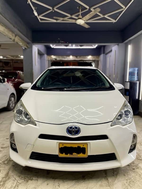 Toyota Aqua 2013/2017 white 10/10 condition 1