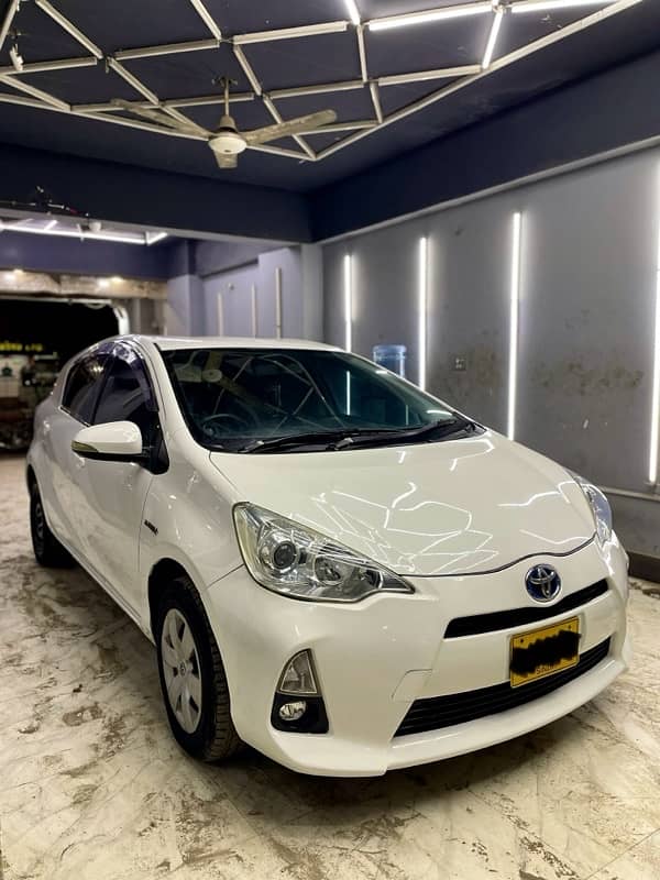 Toyota Aqua 2013/2017 white 10/10 condition 2