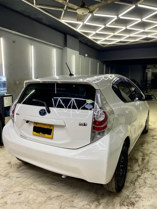 Toyota Aqua 2013/2017 white 10/10 condition 3