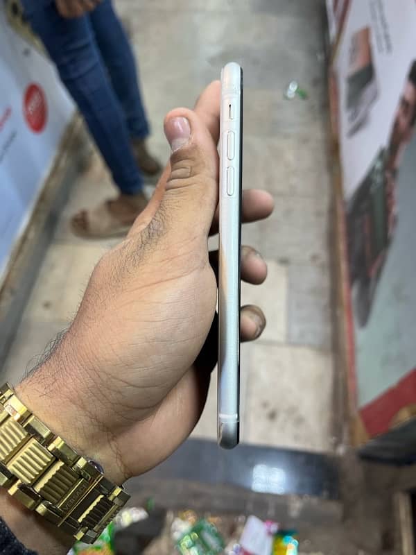 iphone 11 nonpta 10/10 condition bettery 89% all ok no any problem 4