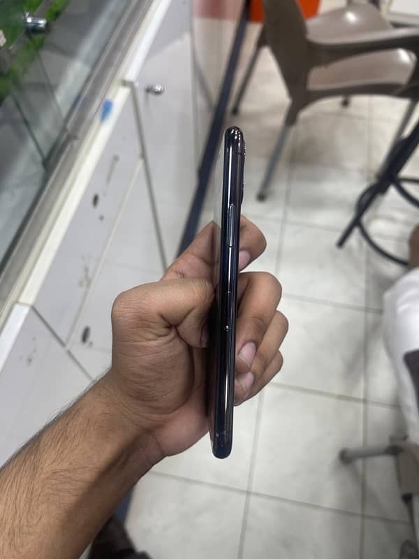 iphone 11 pro 4