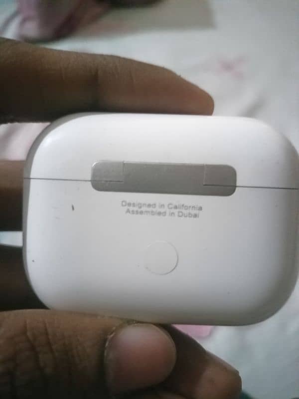 air_pods_pro2. iPhone cabal with box. no repair no eshu lash condition! 1