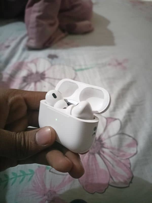 air_pods_pro2. iPhone cabal with box. no repair no eshu lash condition! 4