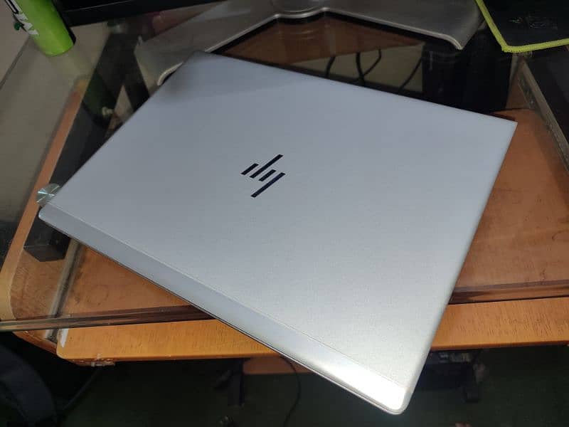 hp elitebook 830g5 i5 8th gen. 6