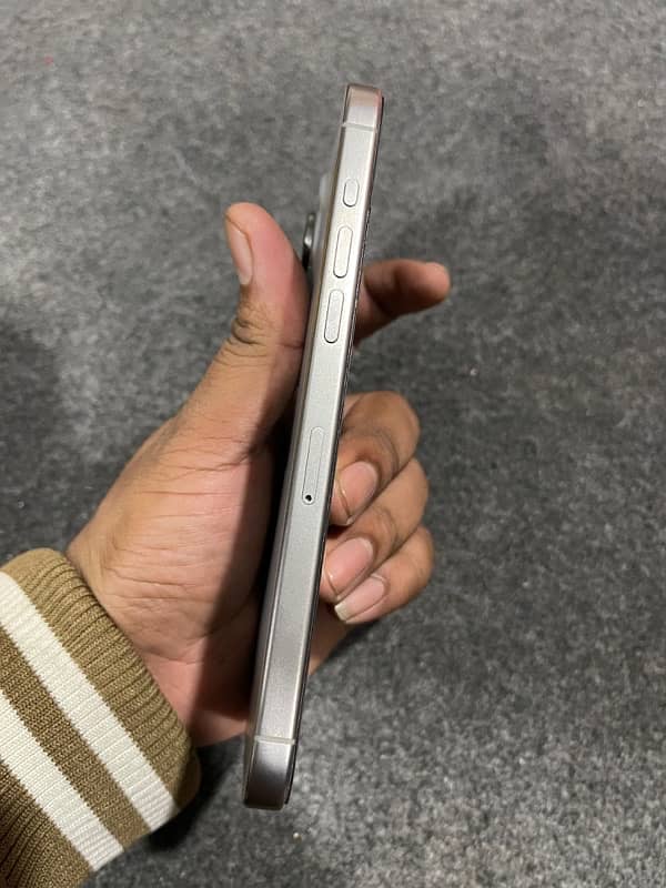 iPhone 15 Pro max naturel Titanium 256GB factory unlocked 0