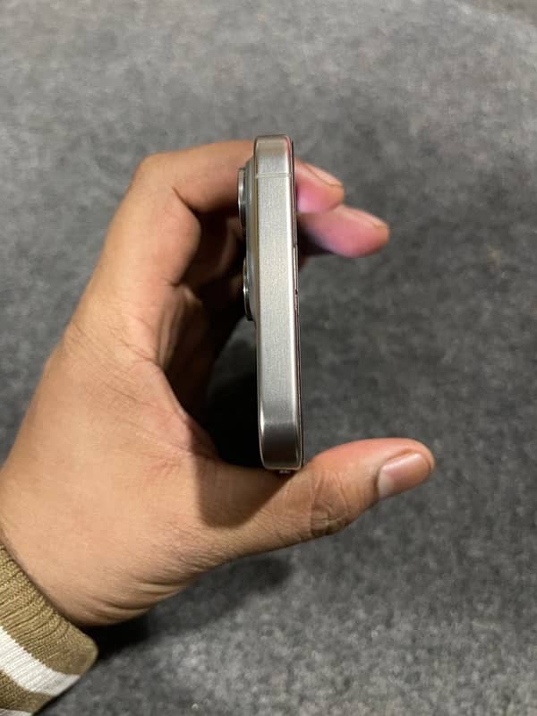 iPhone 15 Pro max naturel Titanium 256GB factory unlocked 1