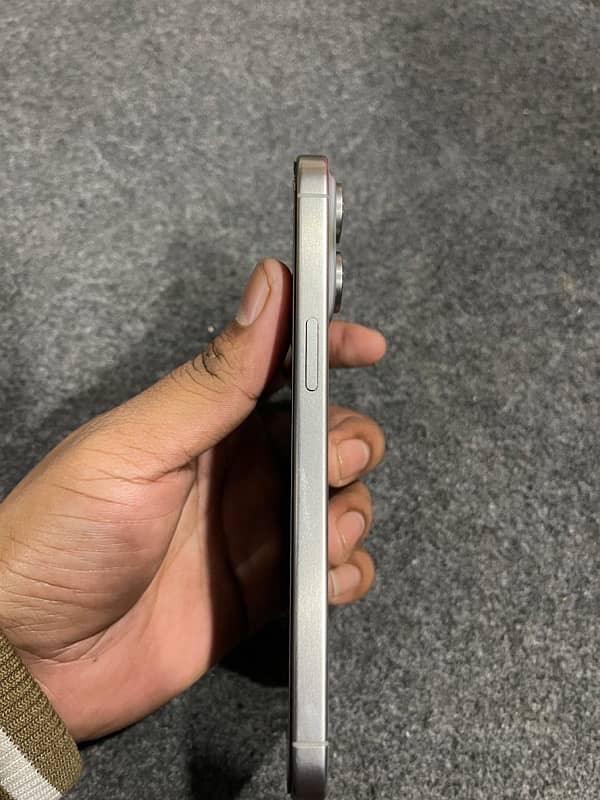 iPhone 15 Pro max naturel Titanium 256GB factory unlocked 5