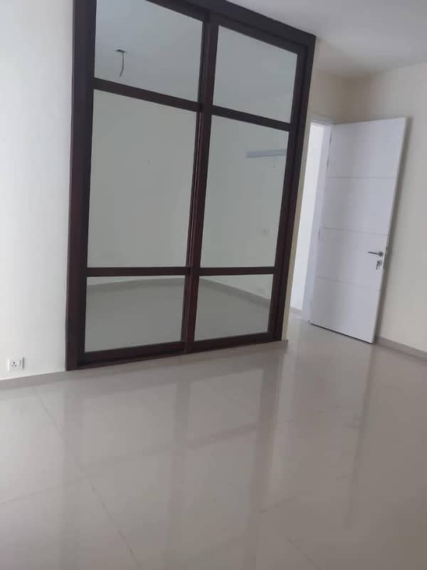 Flat available for rent lucky one appartment 2