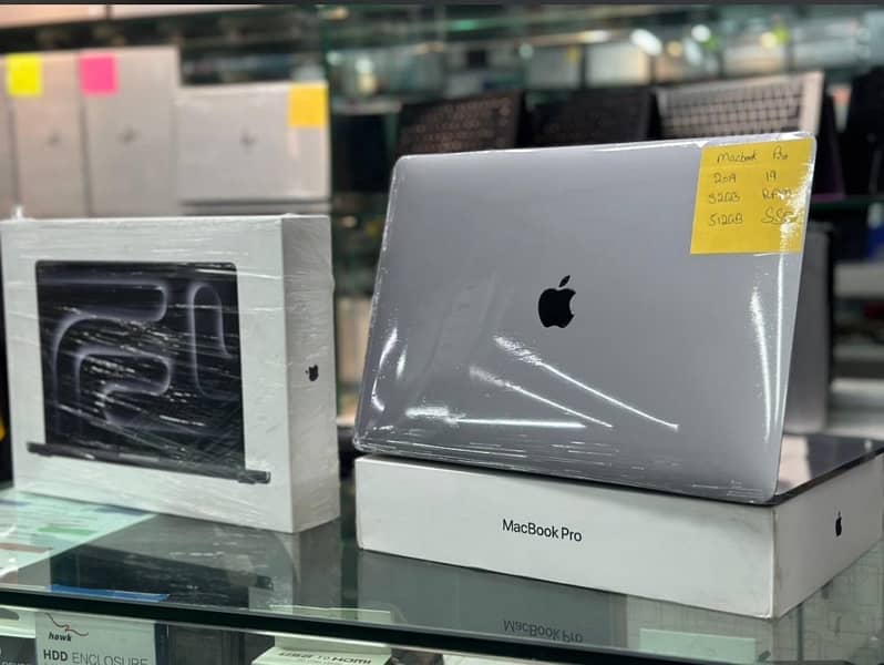 MacBook Pro 2019 Ci9 with Toucbar 0