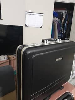 Old Briefcase in Excellent condition Fix price