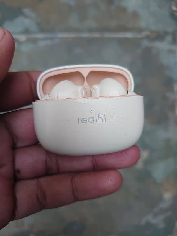 Realfit 3 ANC Airbuds 5