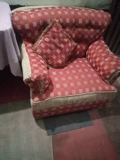 I am selling a sofa set