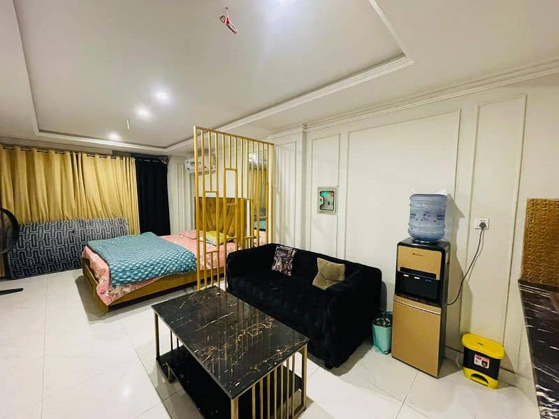 Daily base apartment for rent in bahria town 3