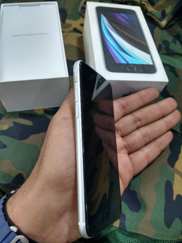 iphone SE 256gb pta approved 4