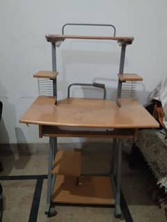 compuyer table and chair