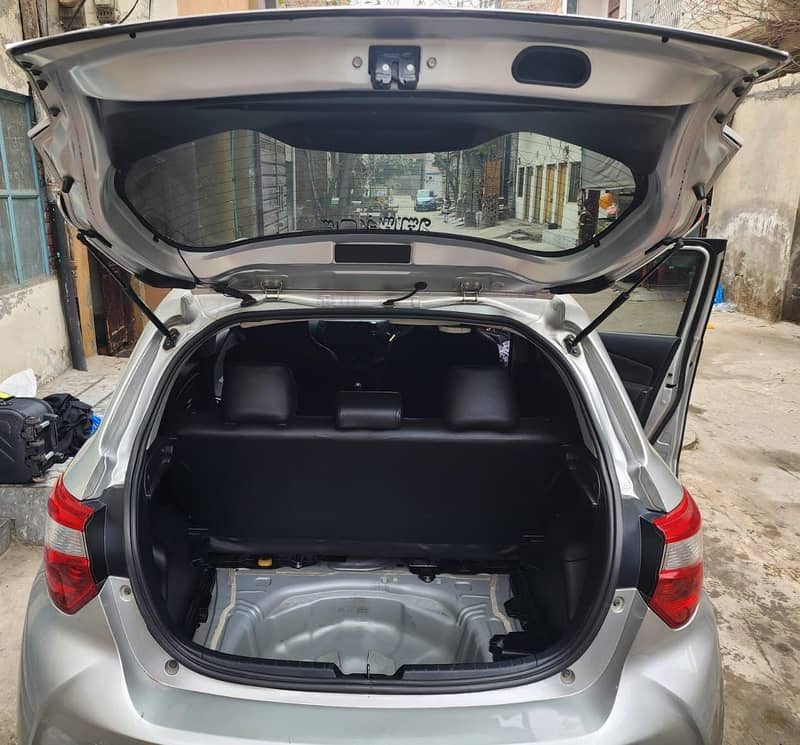 Toyota Vitz F Safety 1.0 2018 4