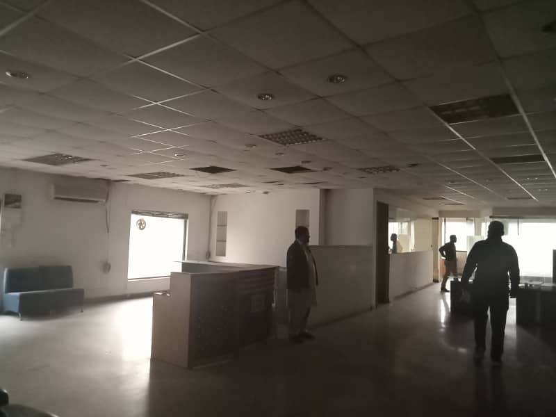 CANTT,15000 SQ. FT OFFICE FOR RENT MAIN BOULEVARD GULBERG JAIL ROAD GARDEN TOWN LAHORE 18