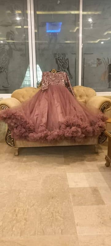 In good condition  10000 pr frock 1