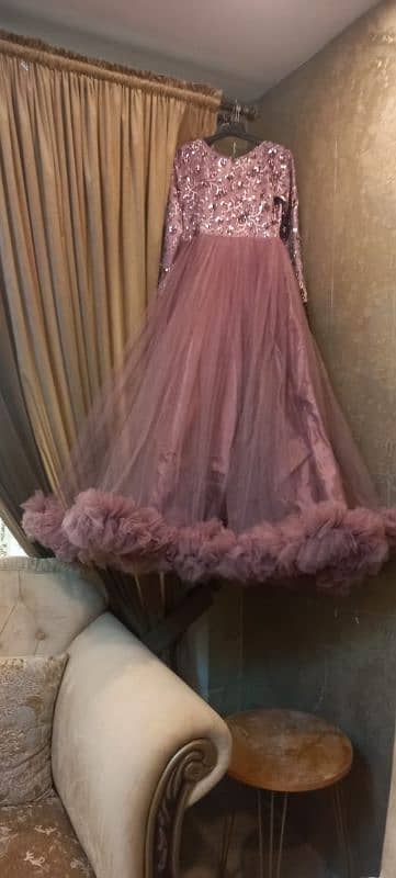 In good condition  10000 pr frock 5