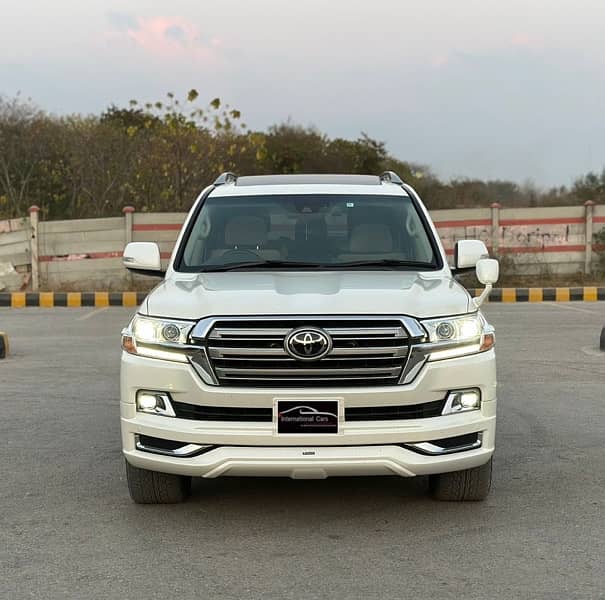 Toyota Land Cruiser 2018 1