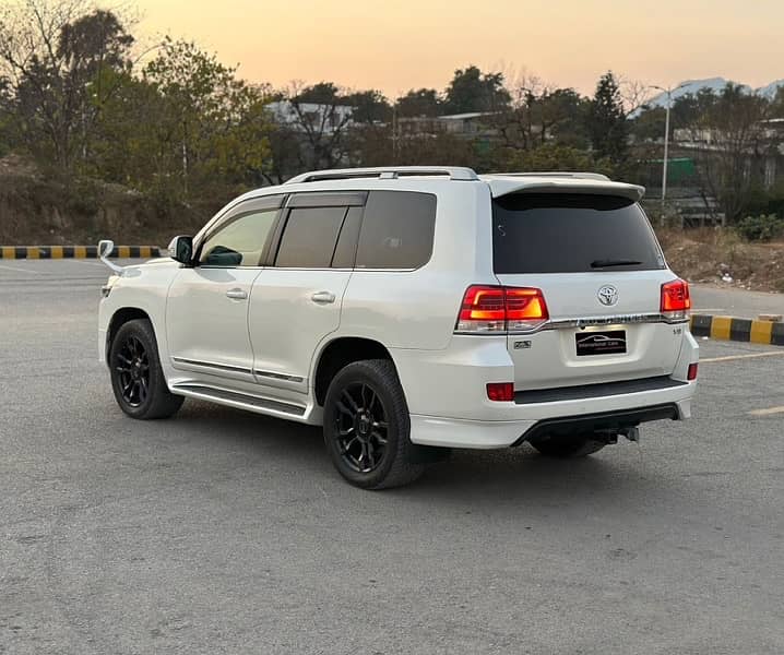 Toyota Land Cruiser 2018 3