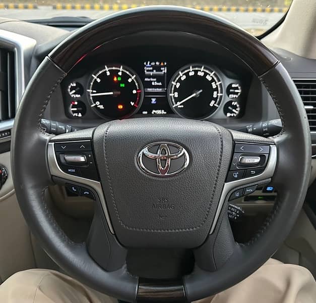 Toyota Land Cruiser 2018 10