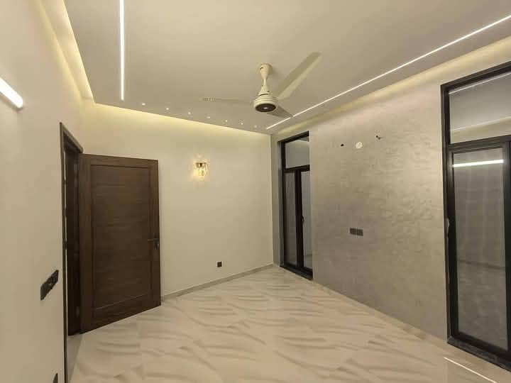 8marla house for sale in mumtaz city 4