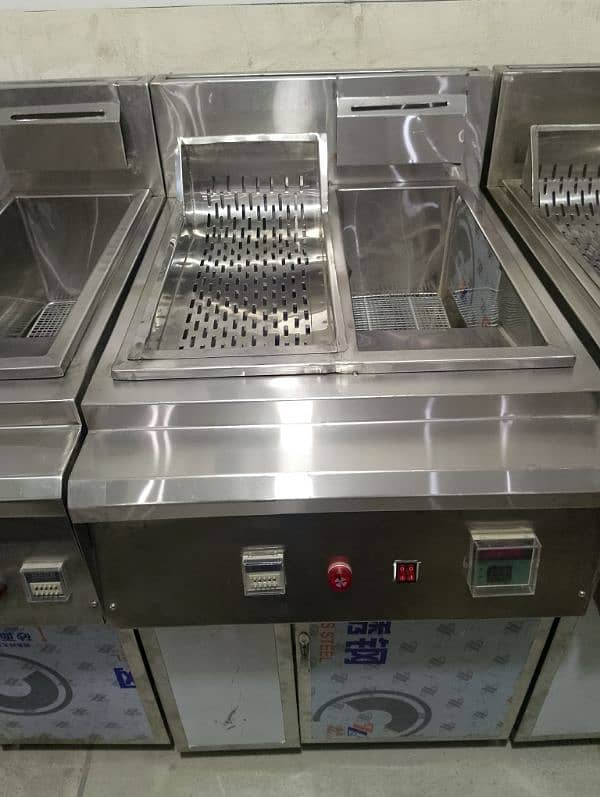 16 litter with sizling deep fryer blower pizza oven dough mixer table 0