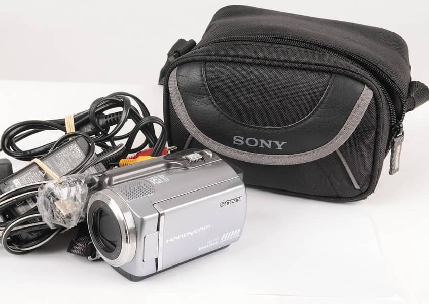 Sony DCR-SR40 With 30GB Hard Disk Drive Handycam with 20x Optical Zoom 0