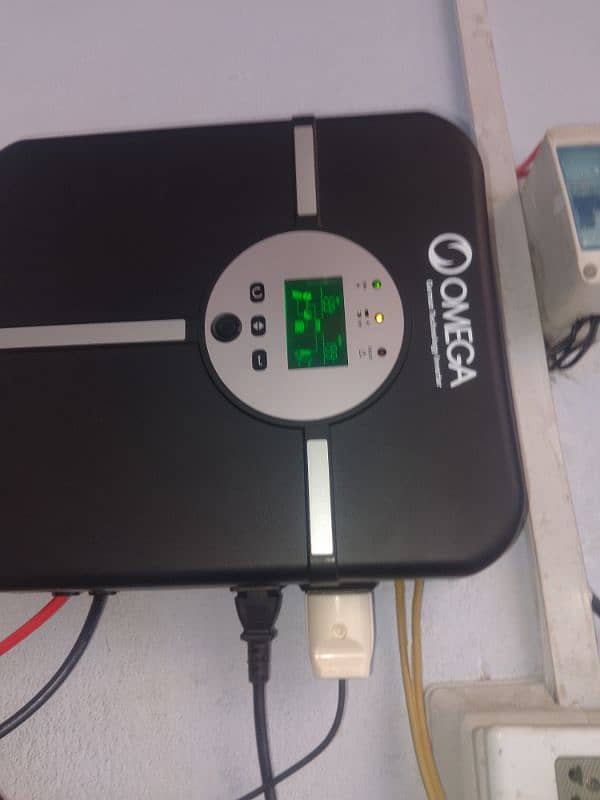 omega solar hybrid  ups with  4 solar 150 watts 0