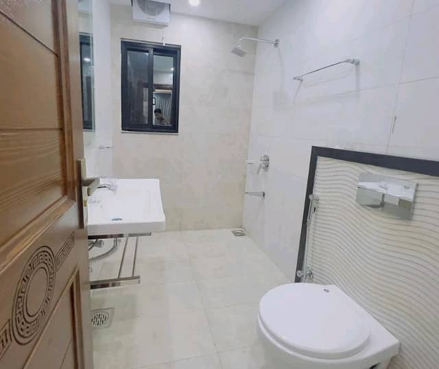 Unoccupied Flat Of 500 Square Feet Is Available For rent In Bahria Town 1