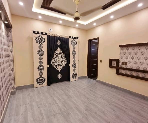 A 3 Marla House In Lahore Is On The Market For sale 5