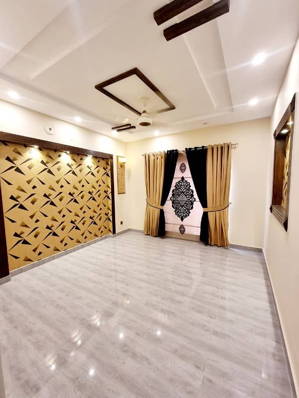 A 3 Marla House In Lahore Is On The Market For sale 9