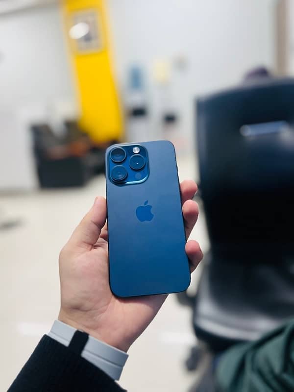 iPhone 15 pro blue titanium JV 3