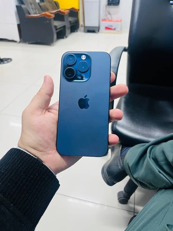 iPhone 15 pro blue titanium JV 4