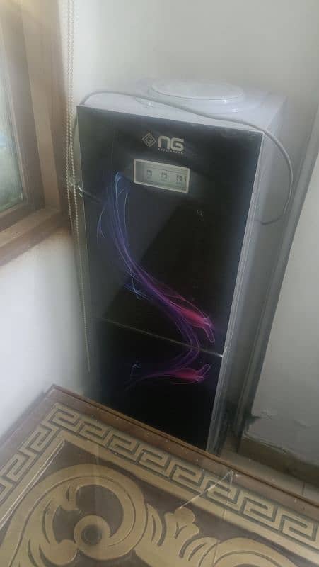 cente table and Ng water dispenser urgent sale 2