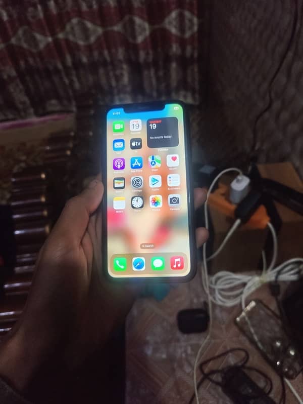 iPhone 11 35000 0