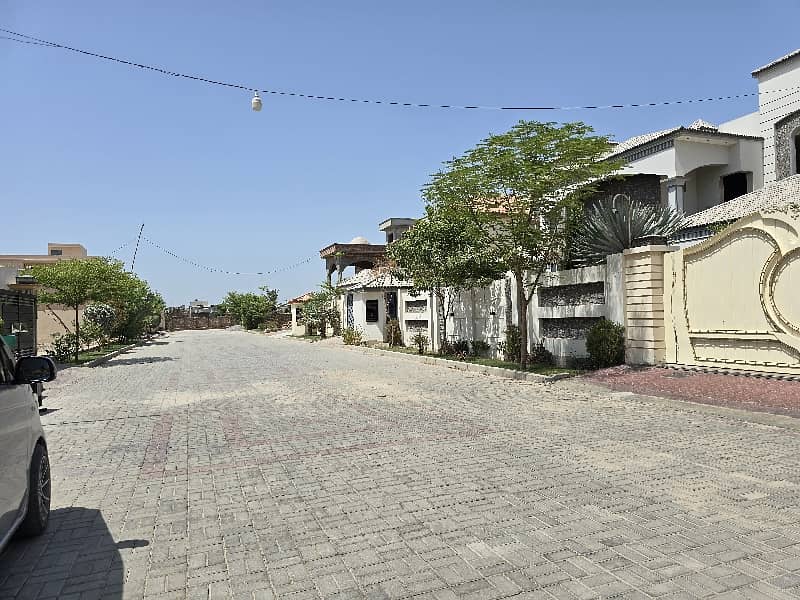 10 Marla Corner House Gray Structure For Sale Opposite  Etihad Garden  Rahim Yar Khan 4