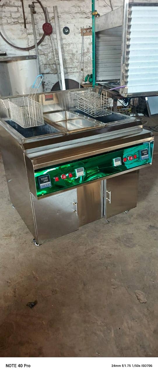 Salad Bar counter / Bakery counter / Hot plate / grill counter 19