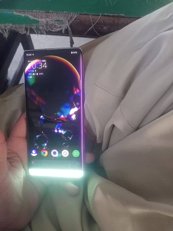 Aquos R6 5