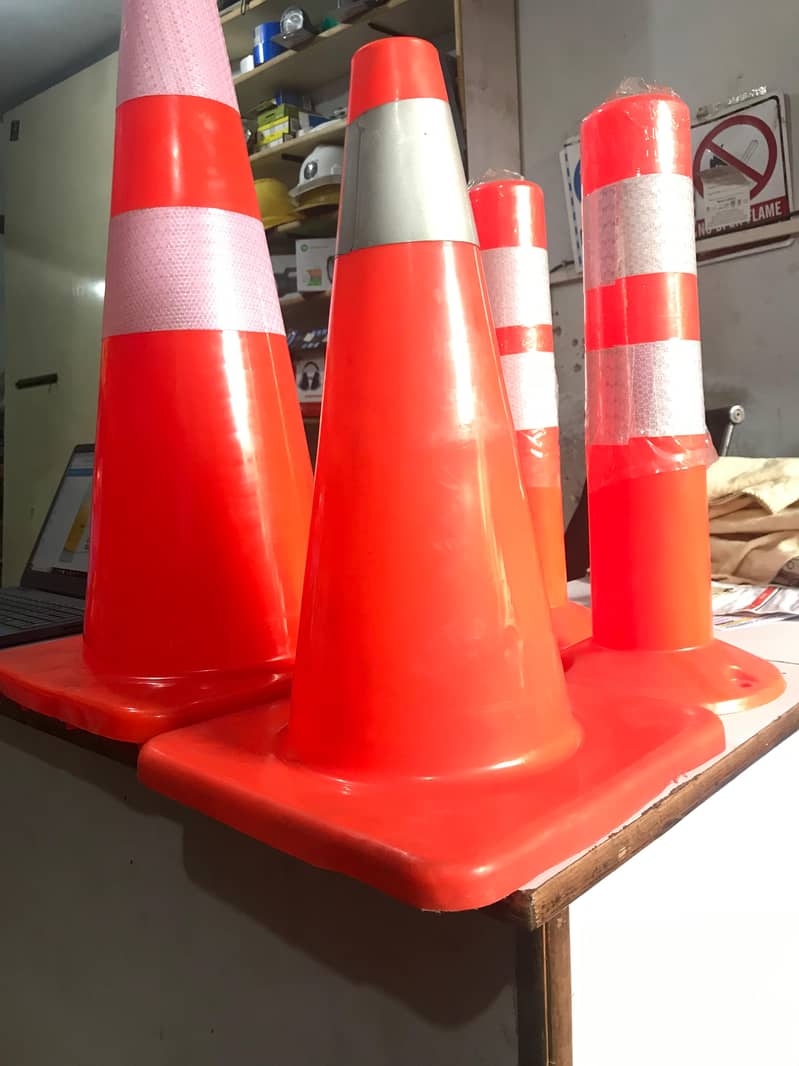 Road safety cones/Road cones/Traffic cones available all size 3