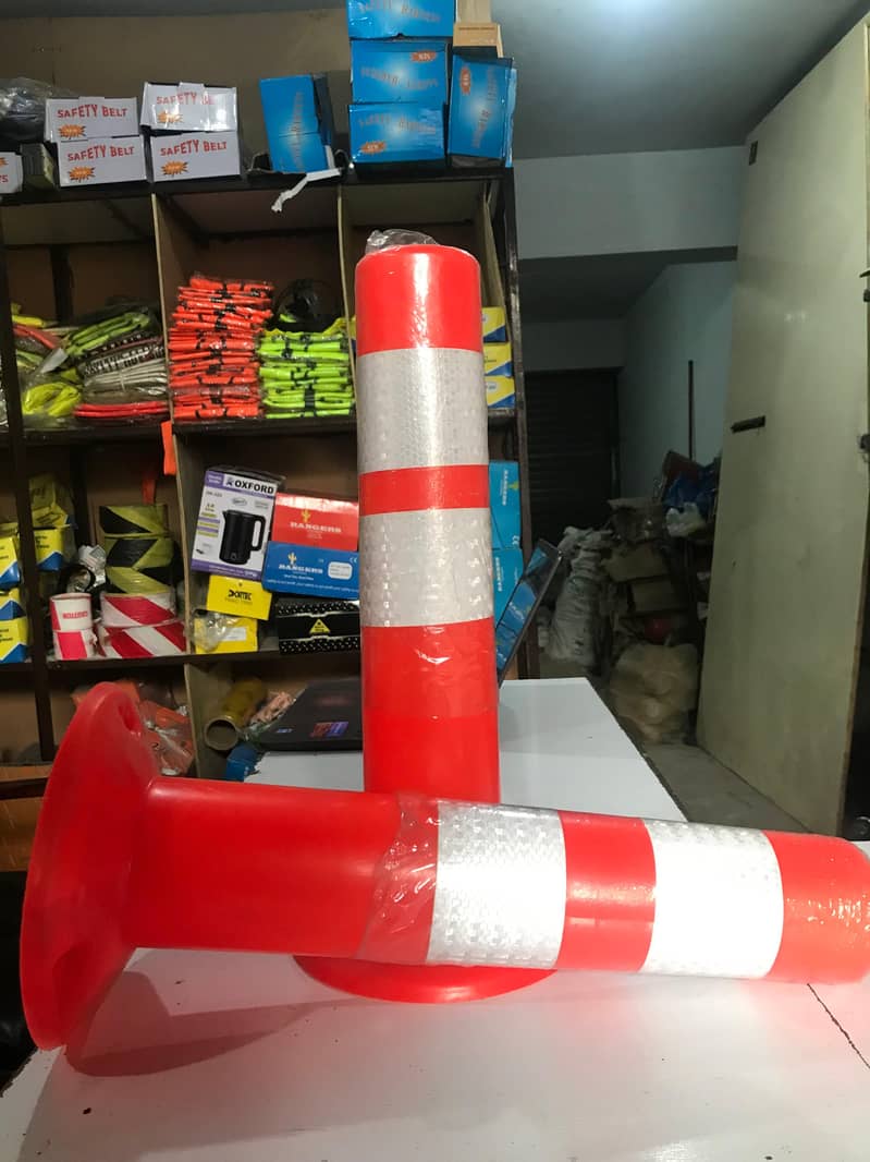 Road safety cones/Road cones/Traffic cones available all size 4