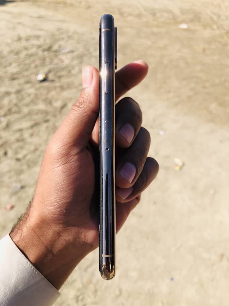 Apple iPhone XS 5