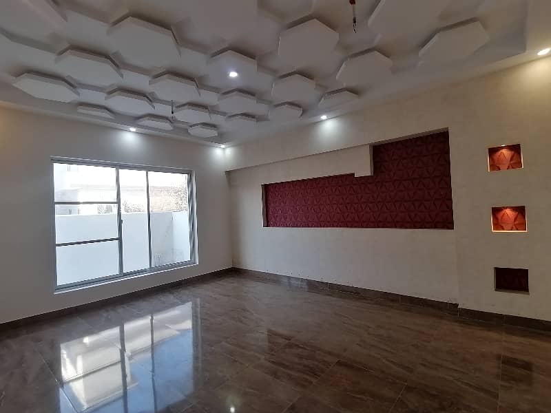 In Wapda Town Phase 2 House Sized 12.33 Marla For sale 18