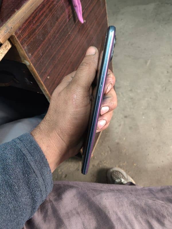 Oppo F 17 Pro 4